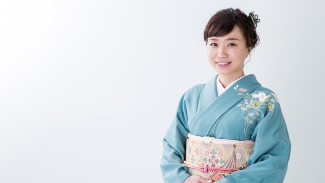 結婚式の訪問着選び：顔映りとシーンに合う色の選定 – 豊橋市で袴  