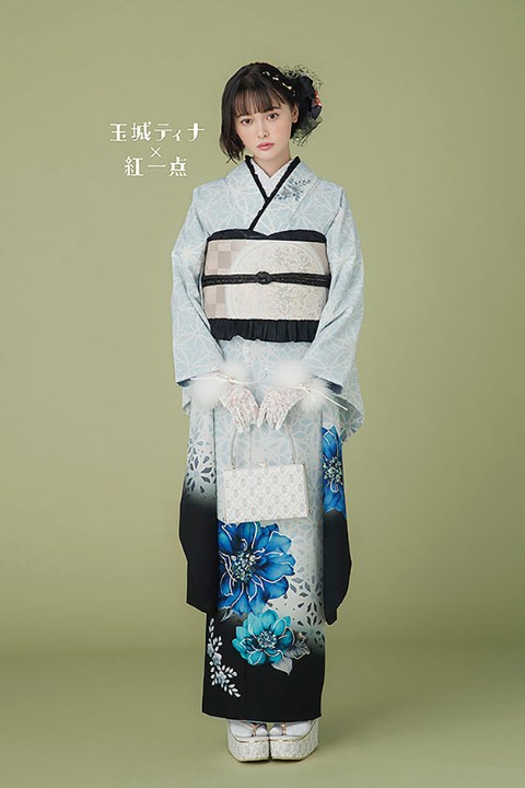 最終値下！振袖フルセット、玉城ティナ着用　ふりふ　振袖一式 玉城ティナ×紅一点 白地シンプル振袖｜ネットレンタルはおりえん