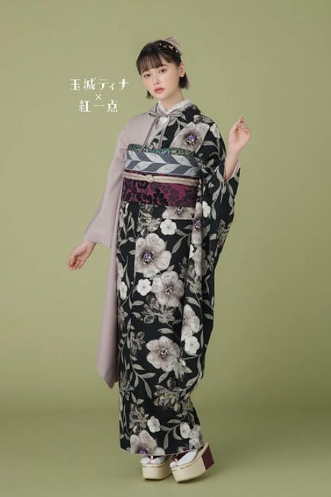 玉城ティナ振袖フルセット　くすみピンク 花柄 振袖 着物 小物 肌着Mサイズ付 玉城ティナ振袖フルセット くすみピンク 花柄 振袖 着物 小物