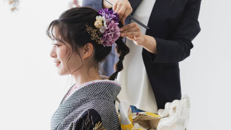 成人式に映える編みおろし髪飾り