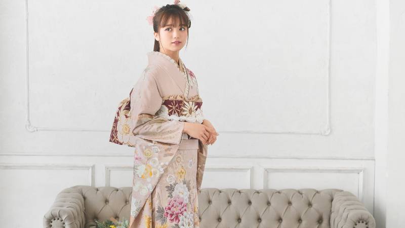 新作振袖