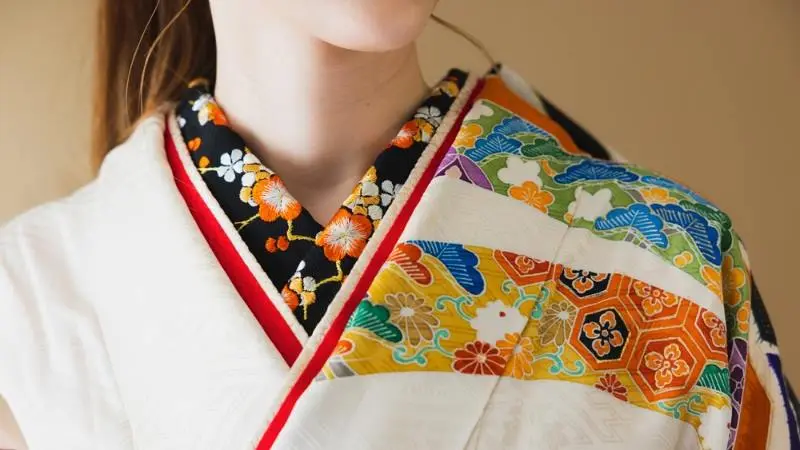 卒業袴|卒業式袴の着付けに必要な小物 7 刺繍半衿と伊達衿