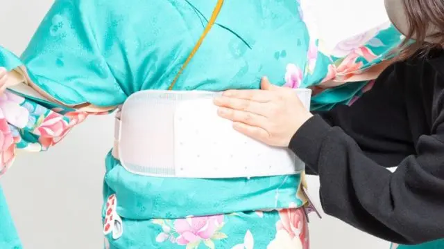 卒業袴|卒業式袴の着付けに必要な小物 9 前板着付け