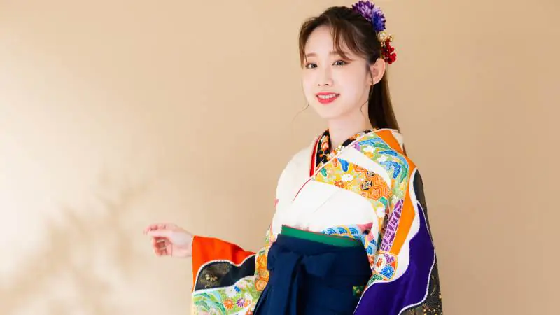 紺色の袴レンタルで理想を叶える!選び方・コーディネートの全て #袴レンタル紺色 #袴レンタル #紺色 2 紺色の卒業式の袴レンタル